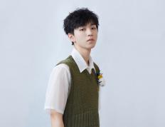 开云体育入口-跨界巨星的辉煌，苏亚雷斯在NBA季后赛之夜闪耀