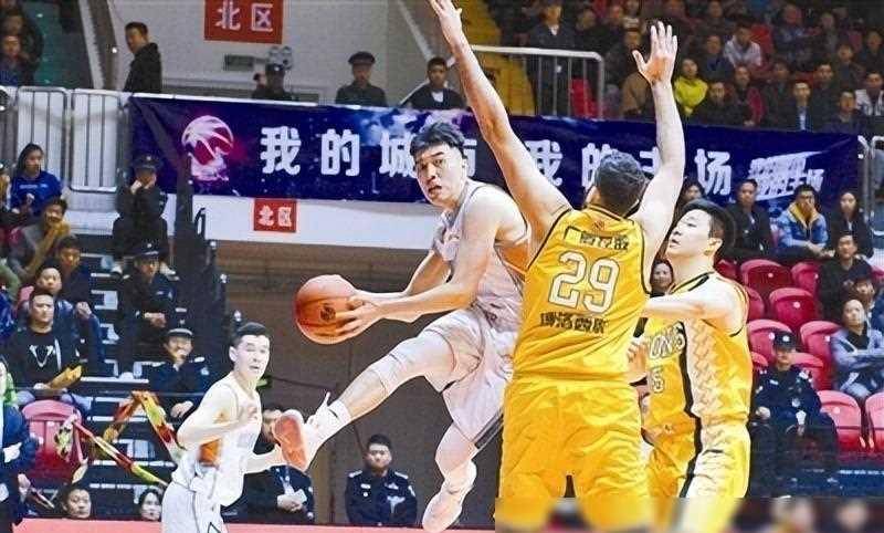 开云体育下载-北京男篮位置争夺激烈，CBA球队调整战术