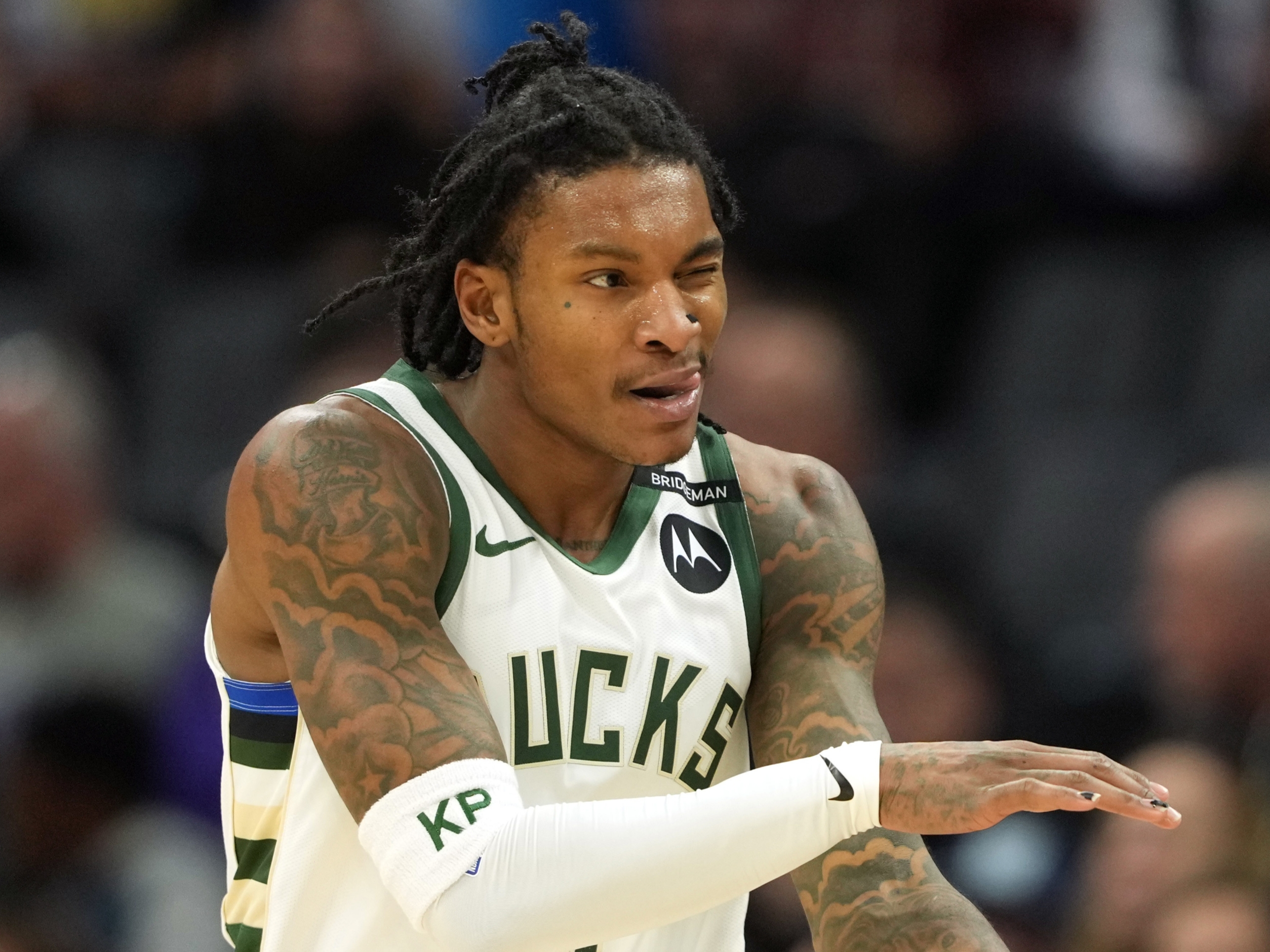 开云体育app-雄鹿险胜勇士，提前锁定季后赛席位