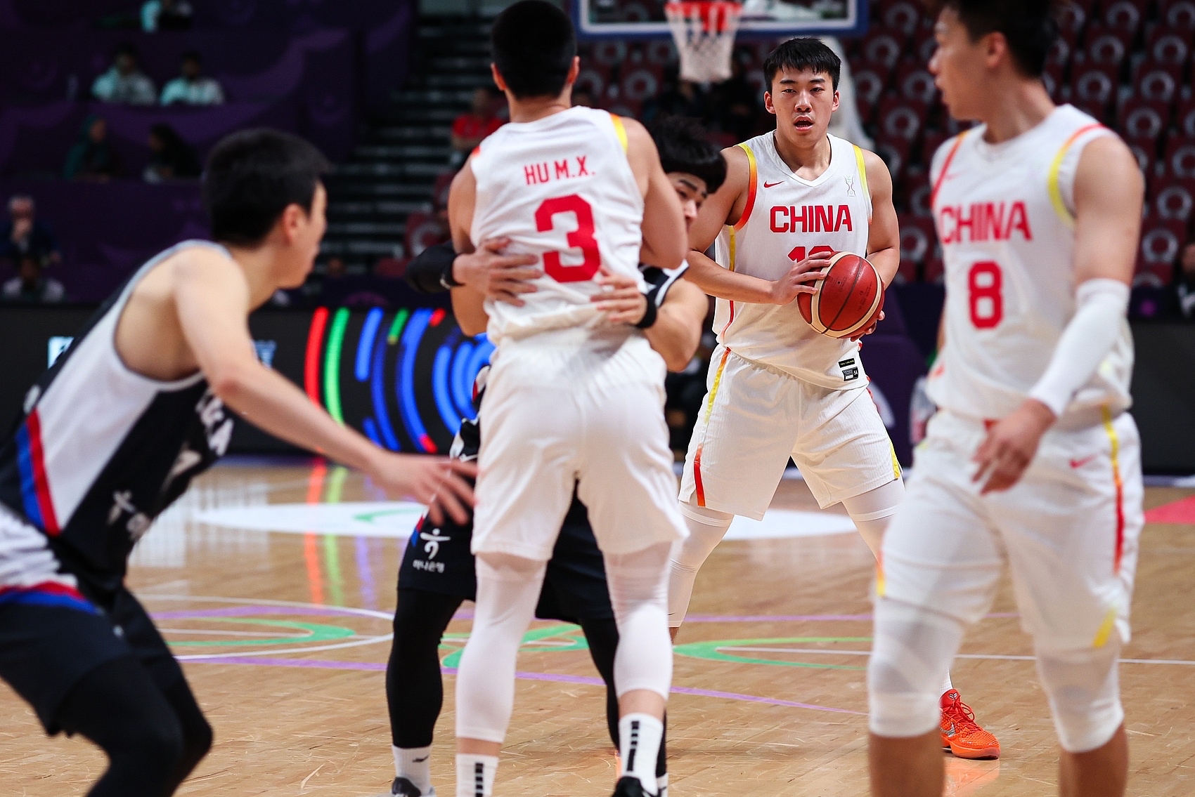 开云体育在线-中国队横扫韩国队，黄鸭组合统治全场