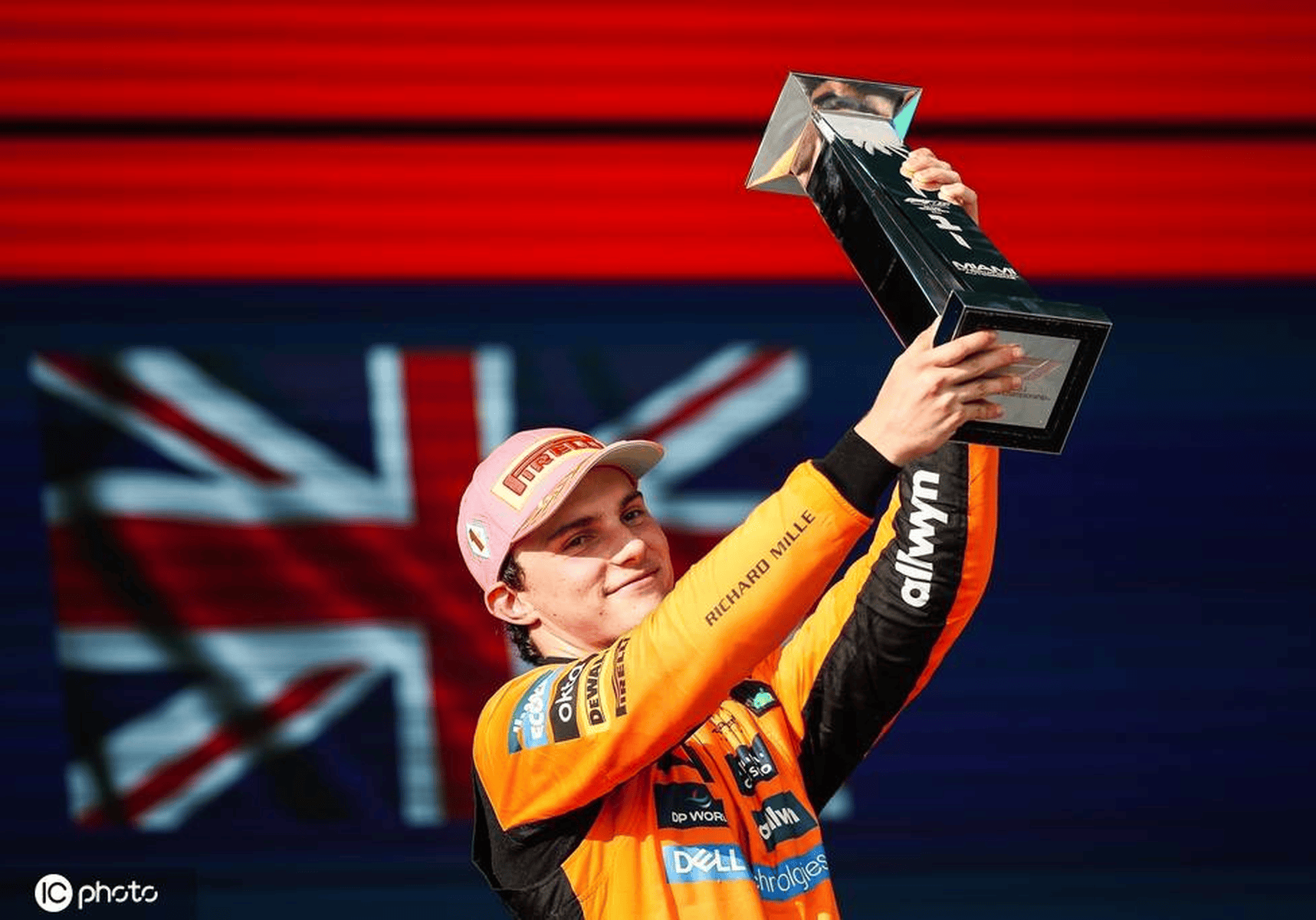 开云下载-阿斯顿马丁逆转哈斯车队，皮亚斯特里点燃赛场