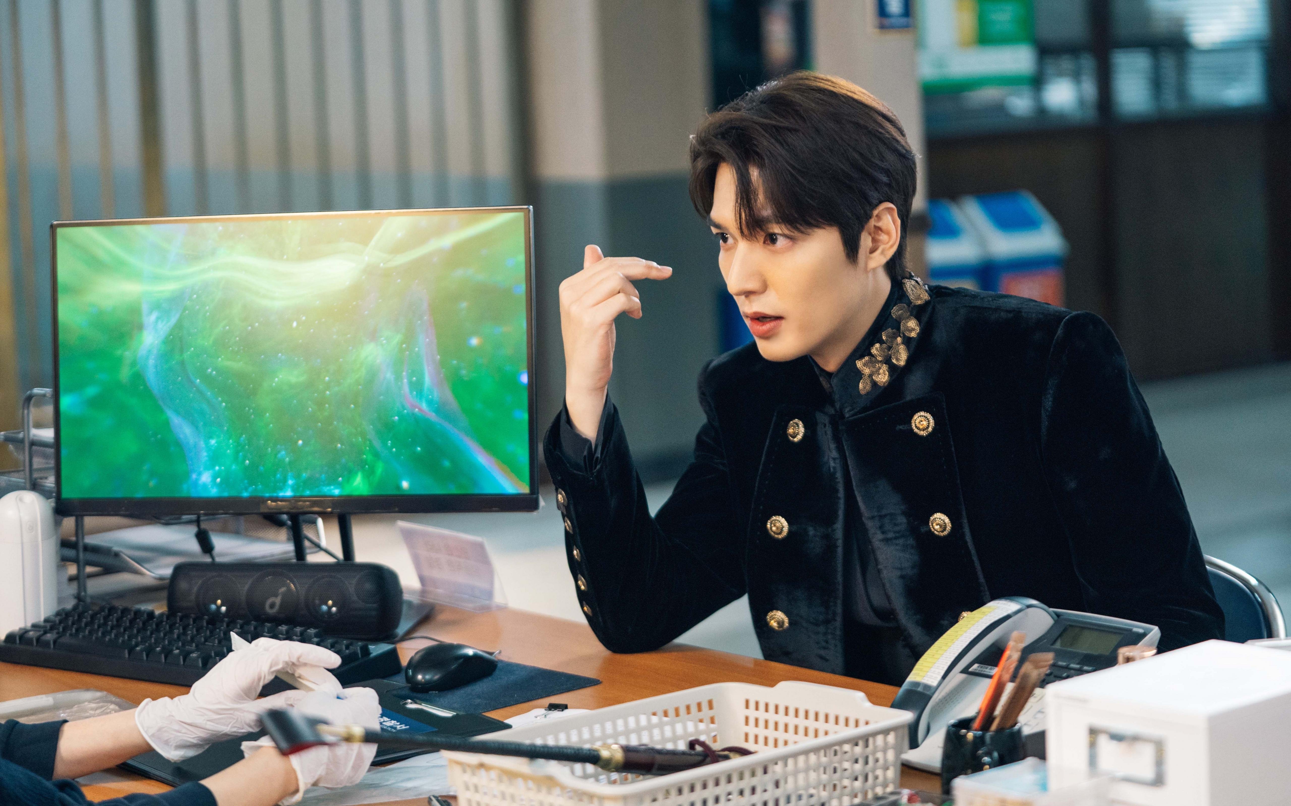 开云体育app-双面恩比德，西决生死战之夜，一人扛起全队的巨人