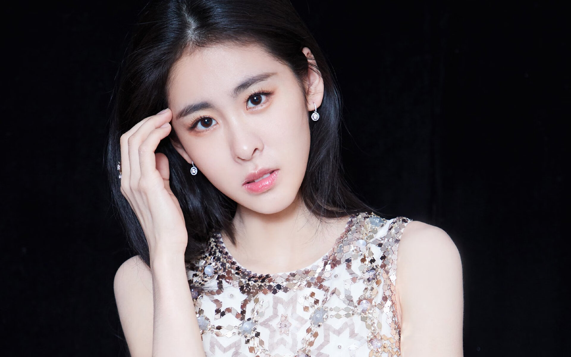 开云平台-赛道绿茵跨界交响曲，皇家社会战术压制与德里赫特的冠军接管哲学