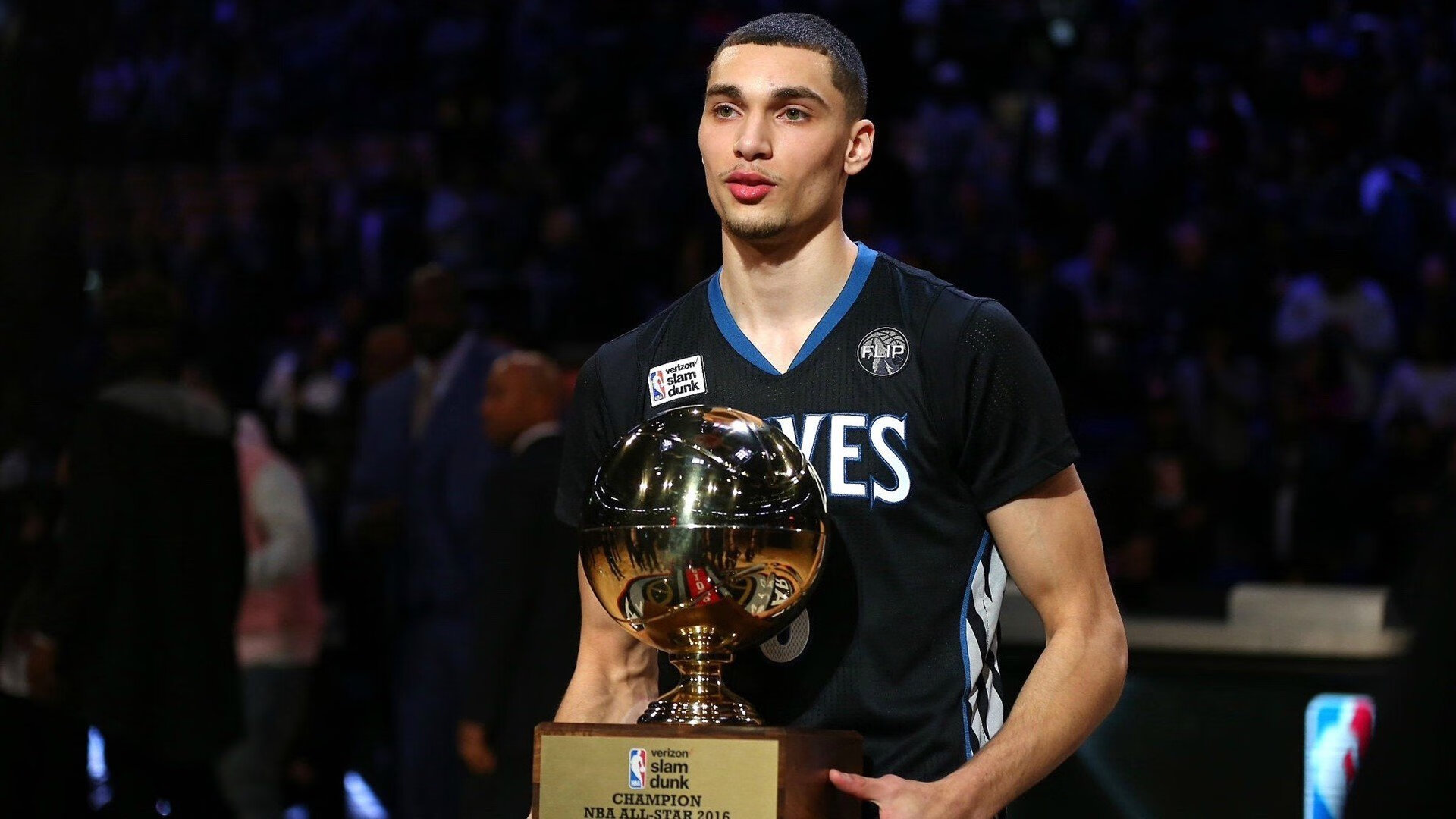 开云APP-平行时空的怒吼，当广东绝境逢生，范弗利特化身巨人