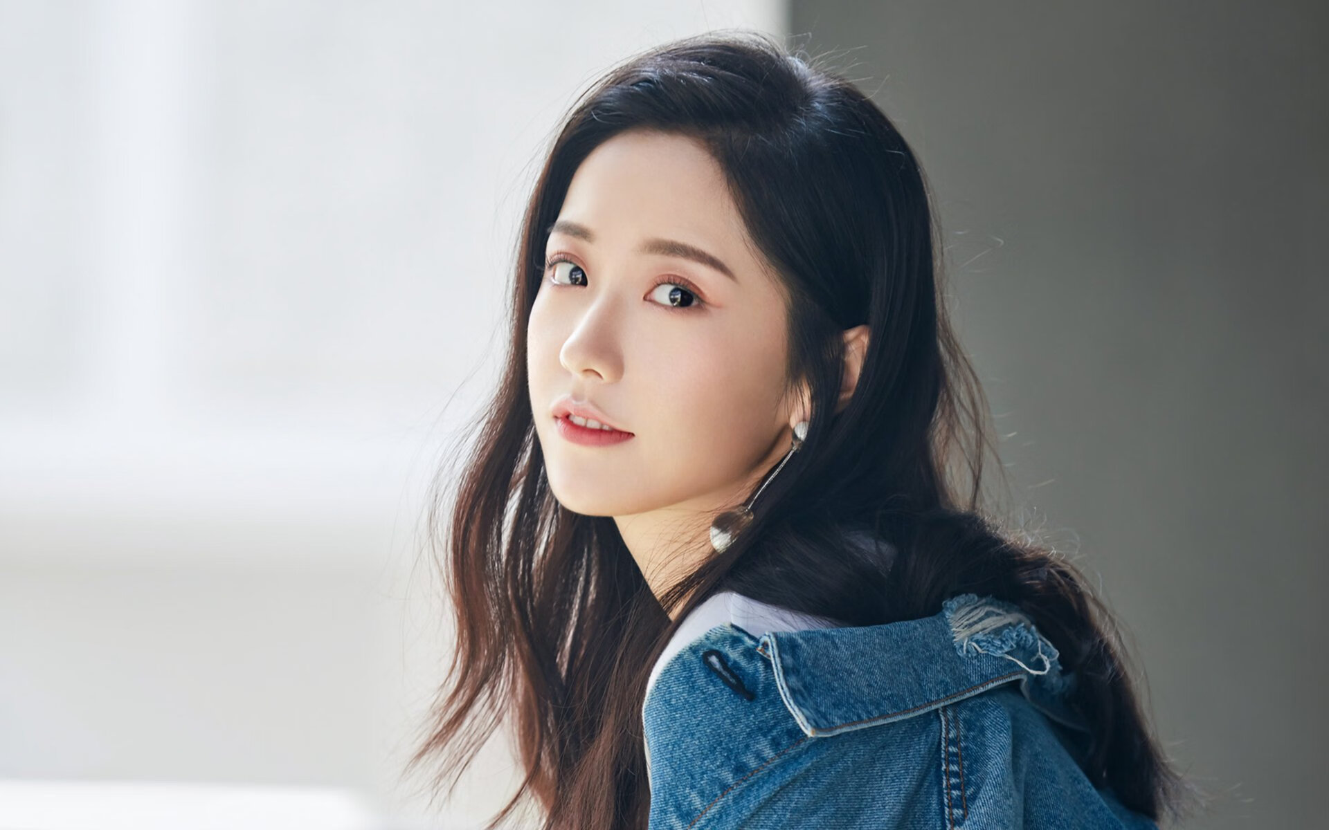 开云体育在线-今夜,世界为他让路